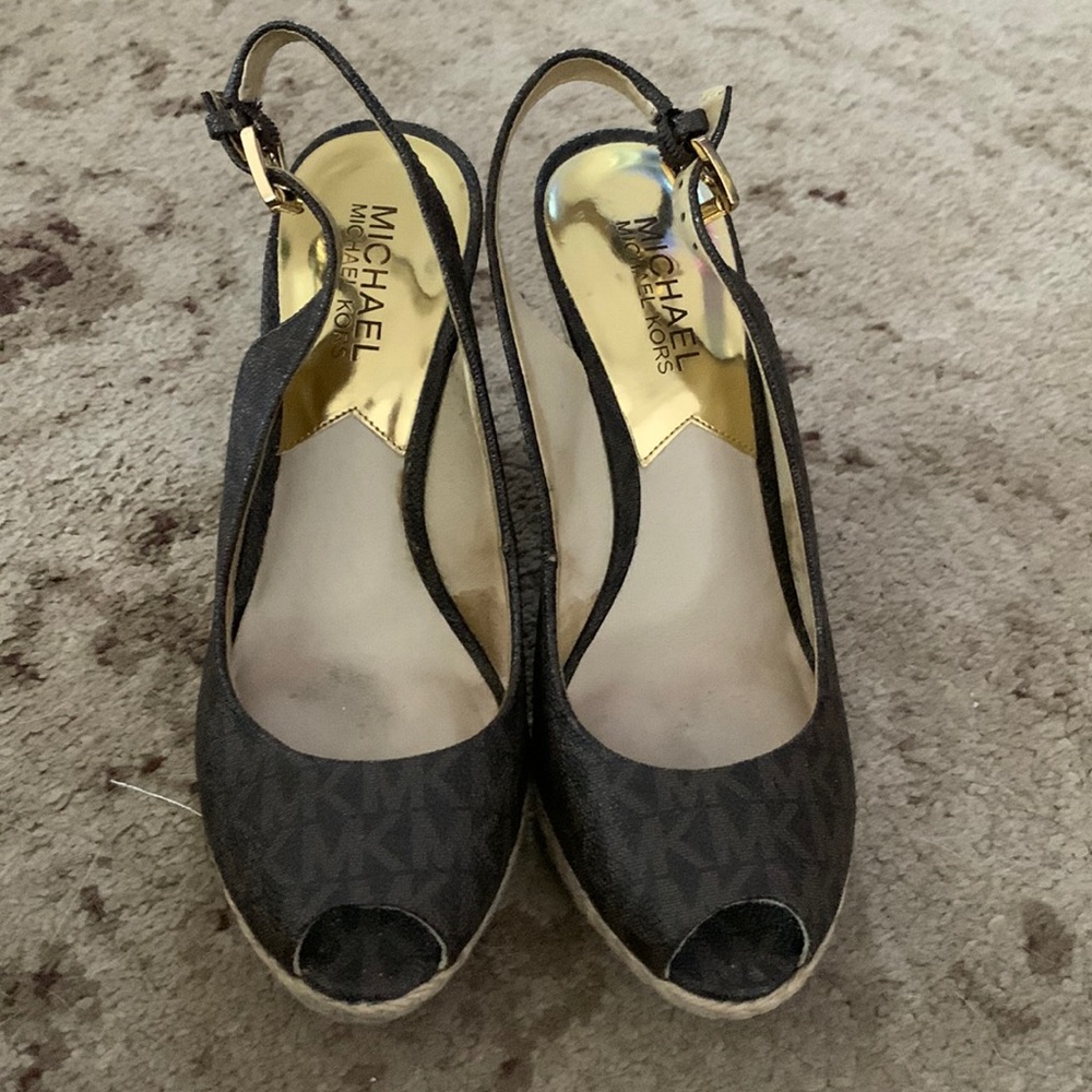 Michael Kors Signature Keegan Sling Peep toe Wedge monogram Sandals size 6.5.